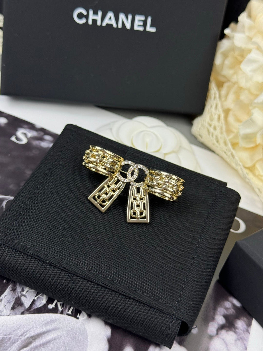 [⭐JeweliWhal]25K Hollow Bow Brooch
