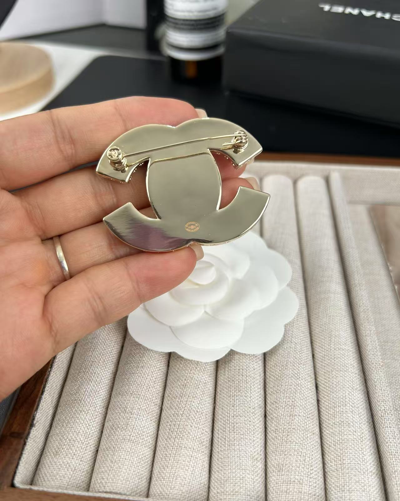 [⭐JeweliWhal]ピンクレジンクラシックブローチ 5cm