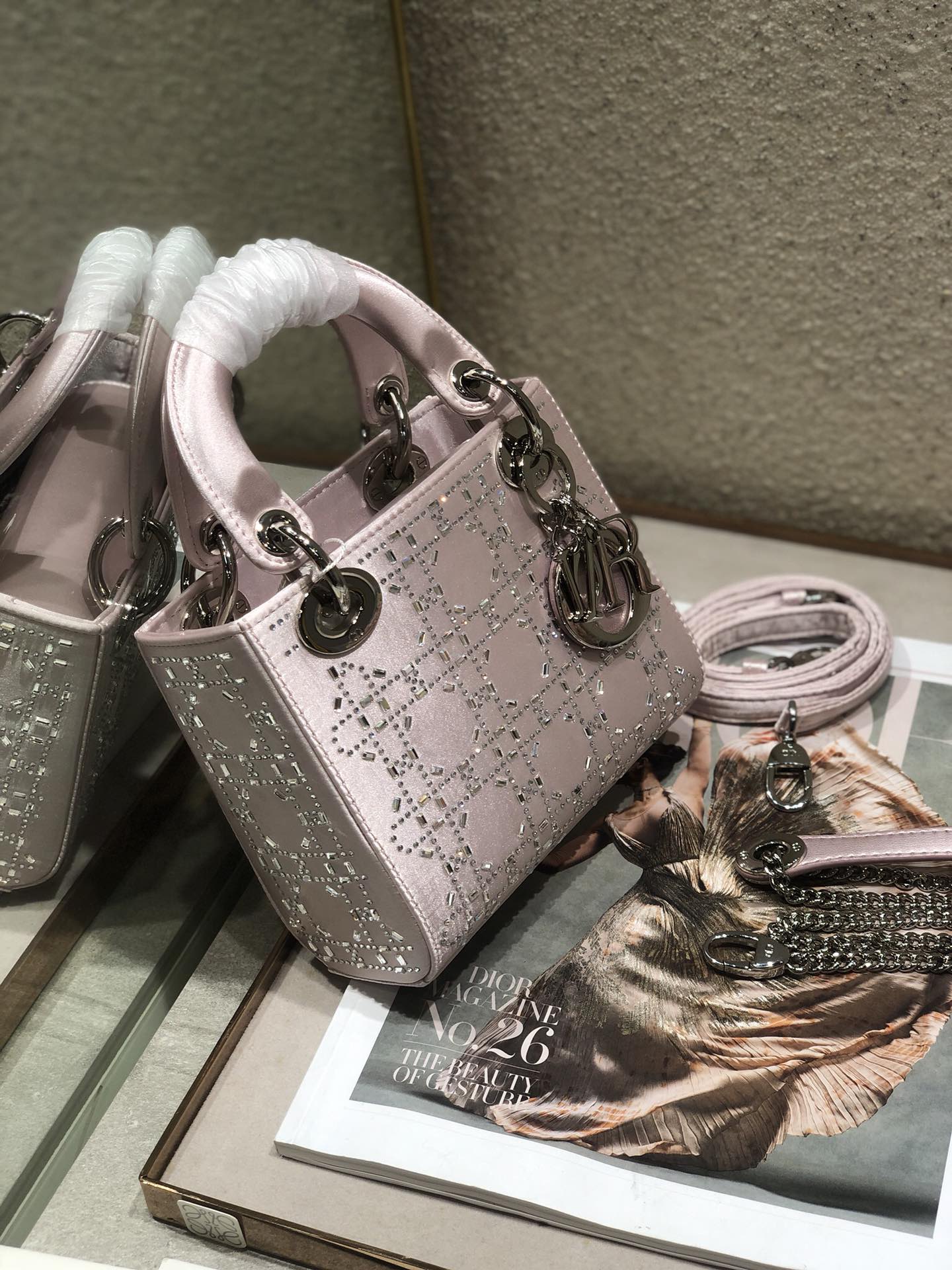 LADY 24 HANDBAG EMBOSSED DIAMOND IN SILVER CALFSKIN