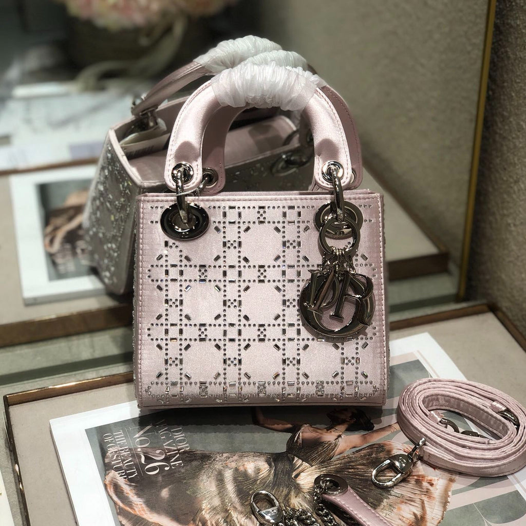 LADY 24 HANDBAG EMBOSSED DIAMOND IN SILVER CALFSKIN