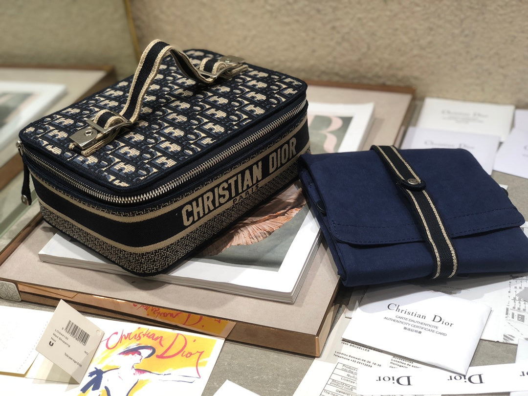 ブラックモノグラムオブリークジャカードのスモール24インチ化粧箱