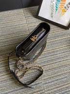 CC ミディアム 20 ホーボーバッグ（ブラックカーフスキン、ストラップ付き）