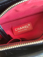 CC ミディアム 20 ホーボーバッグ（ブラックカーフスキン、ストラップ付き）