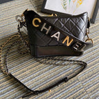 CC ミディアム 20 ホーボーバッグ（ブラックカーフスキン、ストラップ付き）