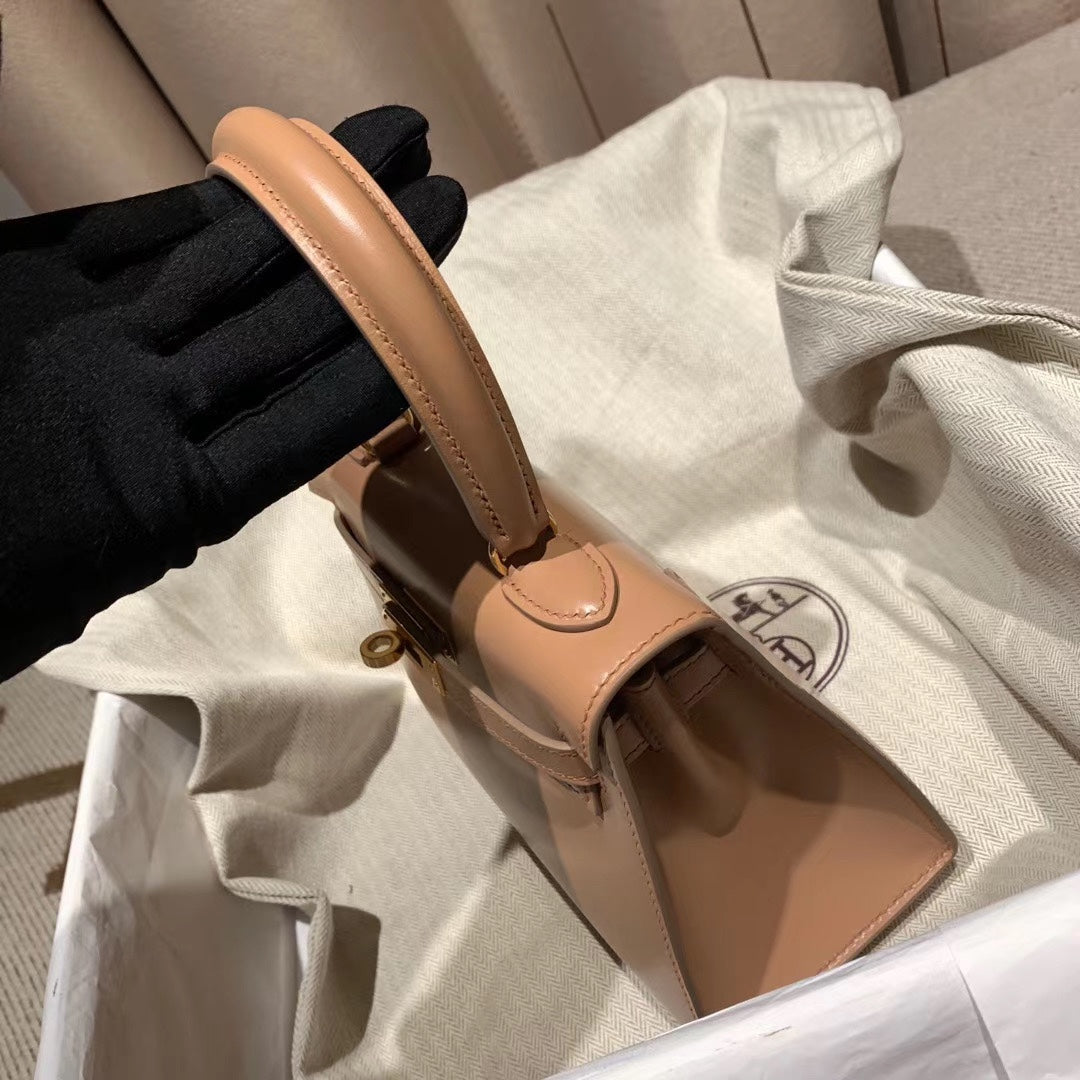 コーラルピンクのスムースカーフスキン製ケリーミニ20バッグ、ゴールド金具付き（オーダーメイド）