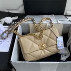 CC ミディアム 26 フラップバッグ（ベージュクリームラムスキン）