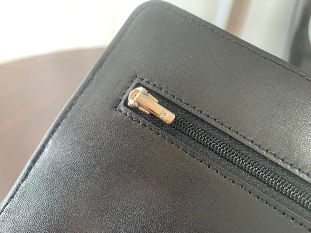 WOC 19cm ブラック ラムスキン シルバー金具