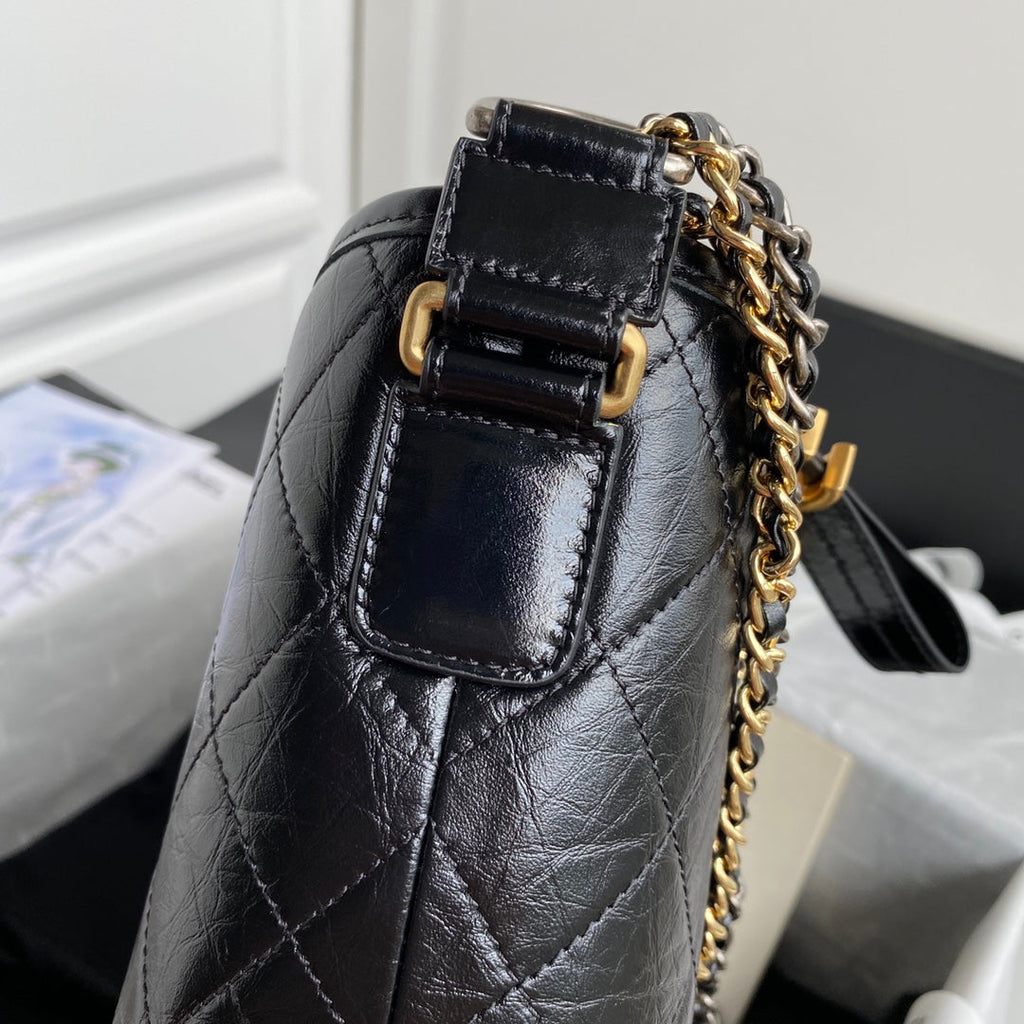 CC GABRIELLE MEDIUM 28 HOBO BAG IN BLACK CALFSKIN