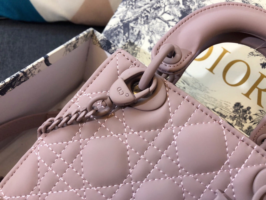 ライトピンクのカーフスキン製ミニ レディ 17 バッグ