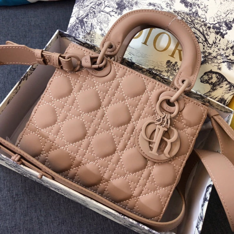 ミディアム レディ 20 バッグ（キャメルブラウン カーフスキン）