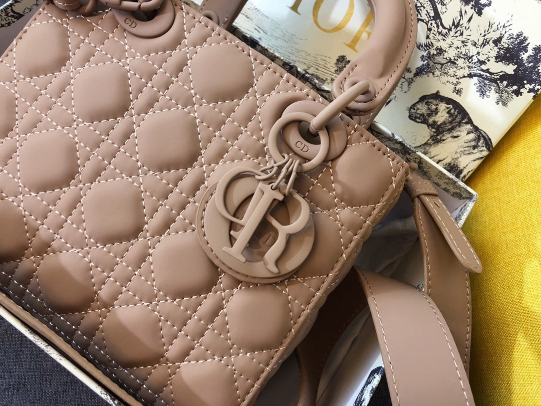 ミディアム レディ 20 バッグ（キャメルブラウン カーフスキン）