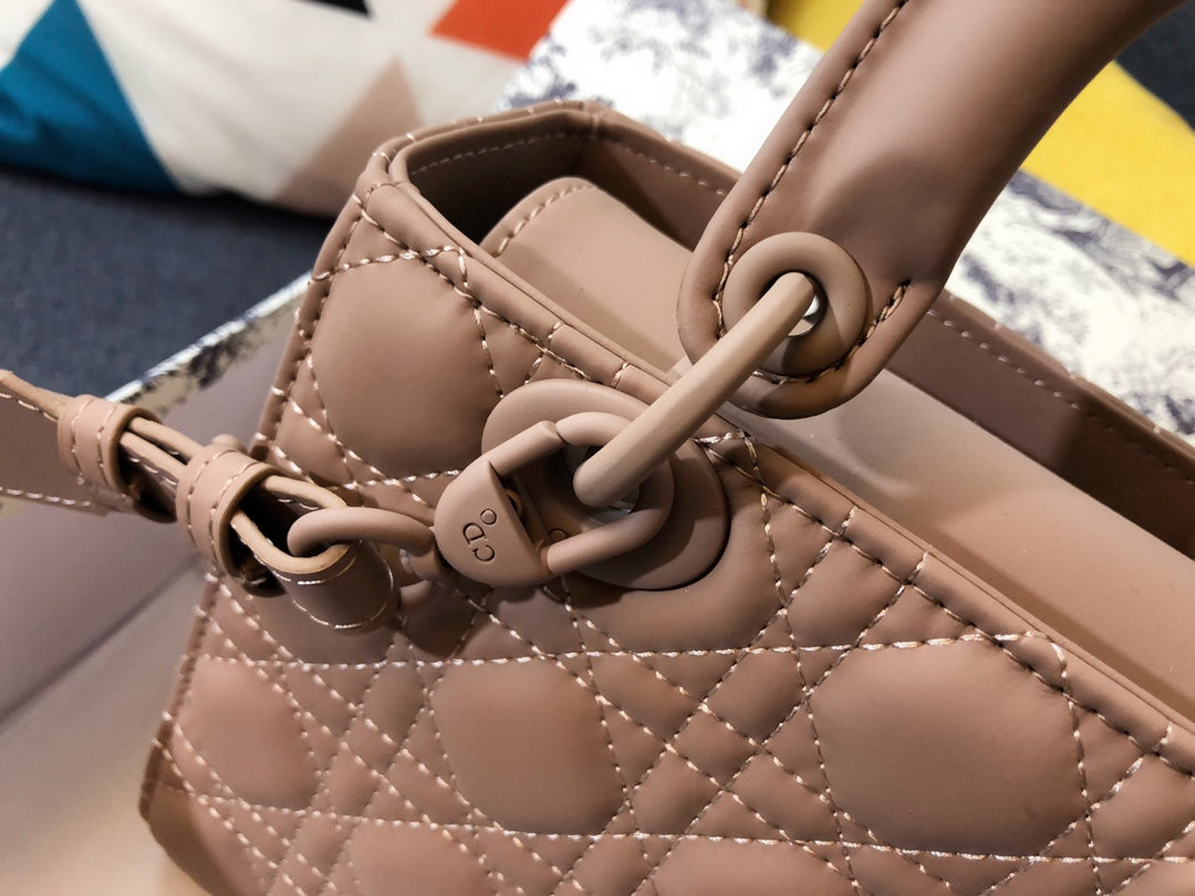 ミディアム レディ 20 バッグ（キャメルブラウン カーフスキン）