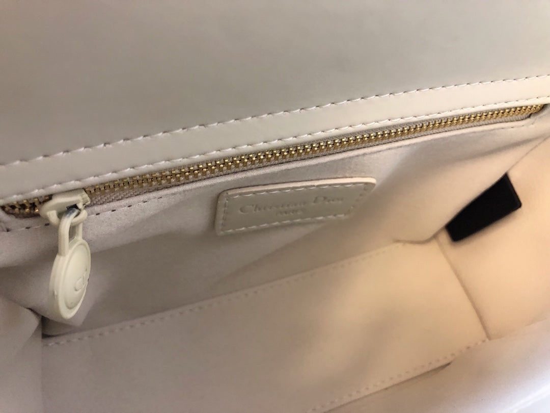 ミディアム レディ 20 バッグ（ホワイトカーフスキン）