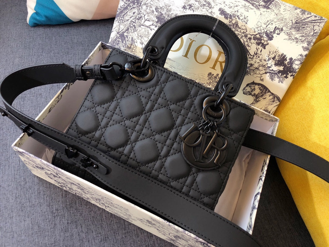 ミディアム レディ 20 バッグ（ブラック カーフスキン）