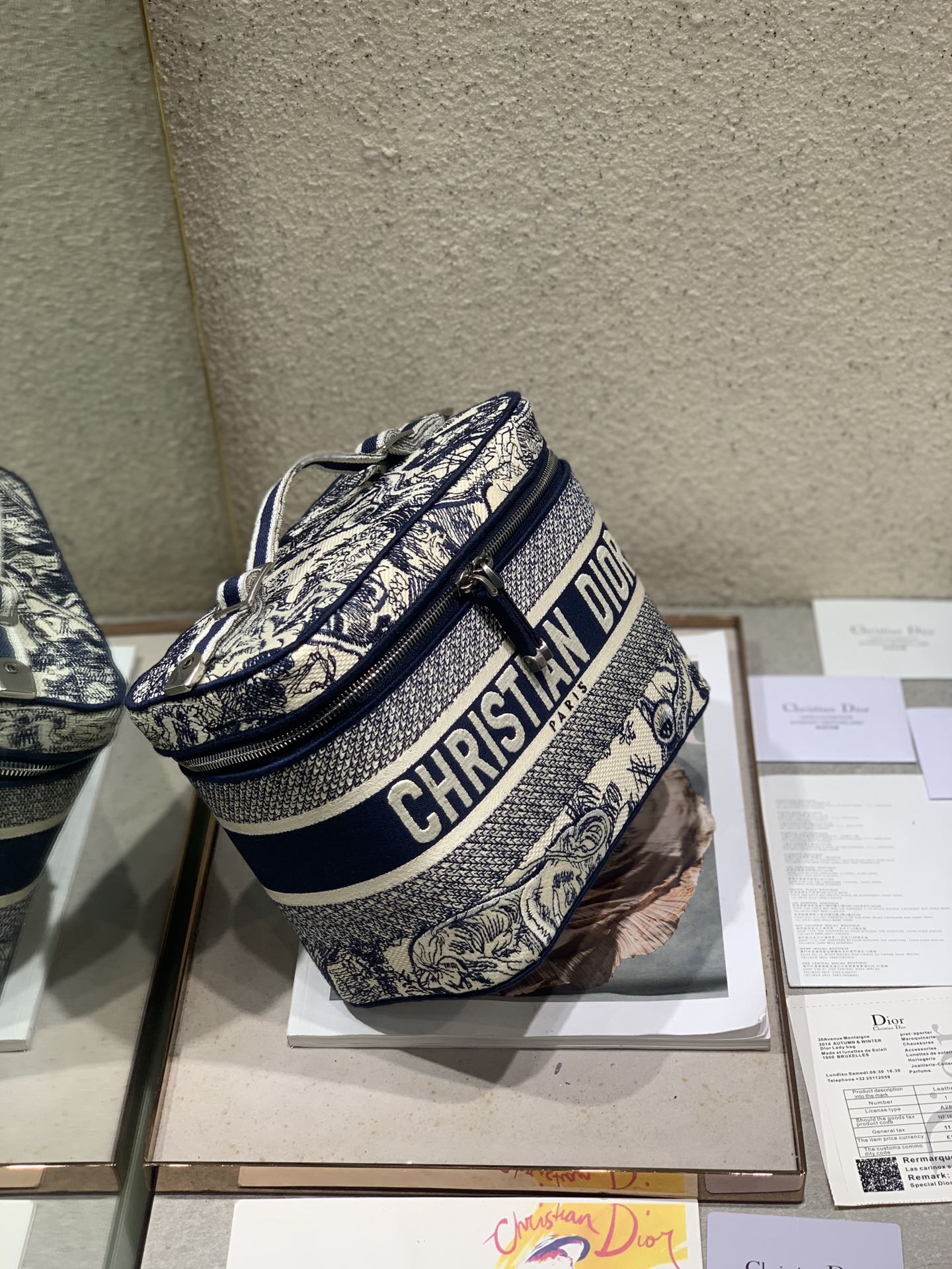 ブラックモノグラムオブリークジャカードのスモール25インチバニティケース