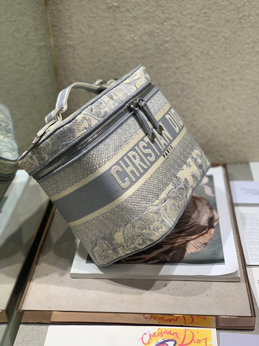 パステルグレーのモノグラム オブリーク ジャカード織りのスモール 25 バニティケース