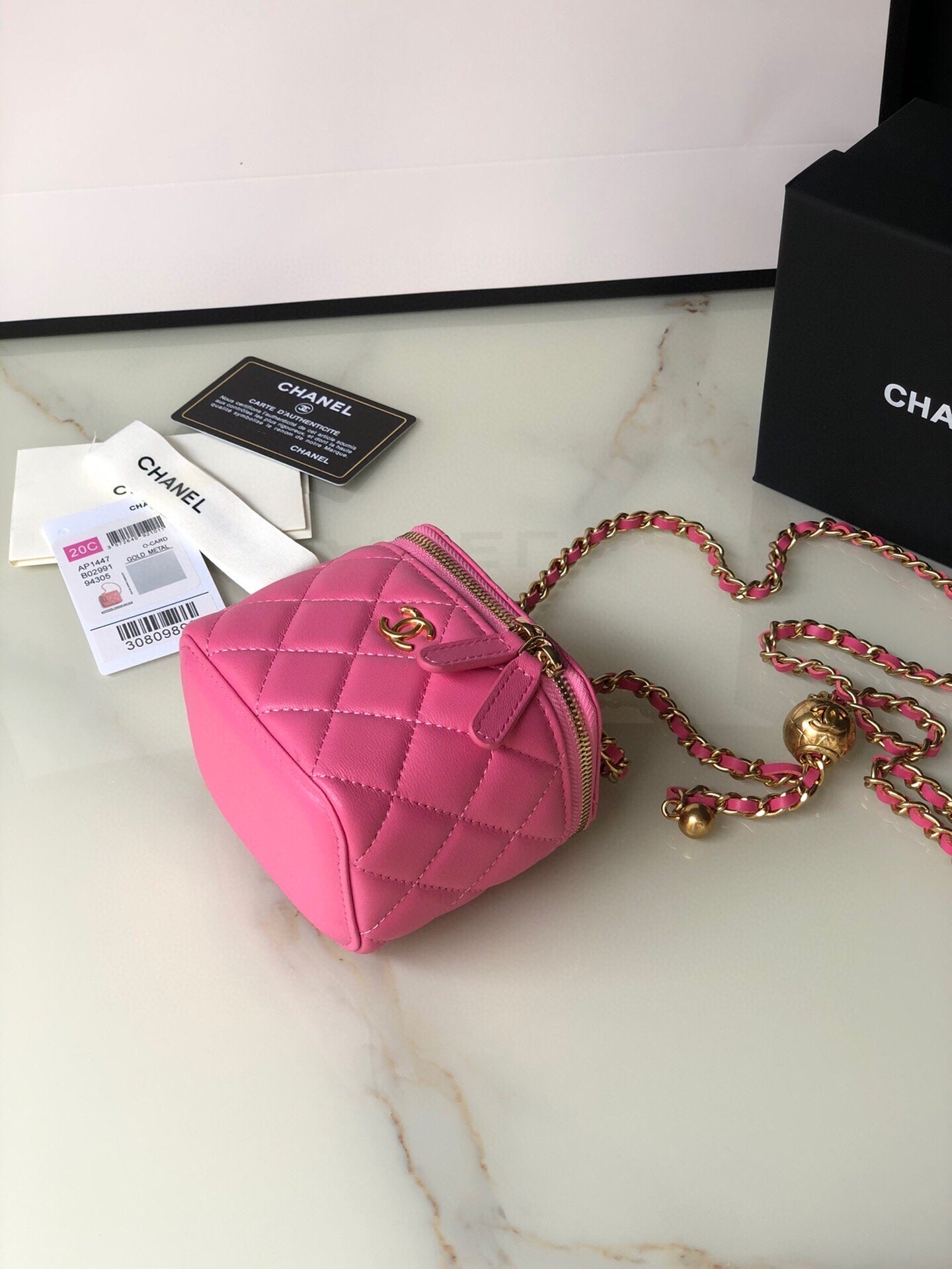 CC MINI 11 バニティチェーン（ブライトピンクカーフスキン、ゴールド金具）