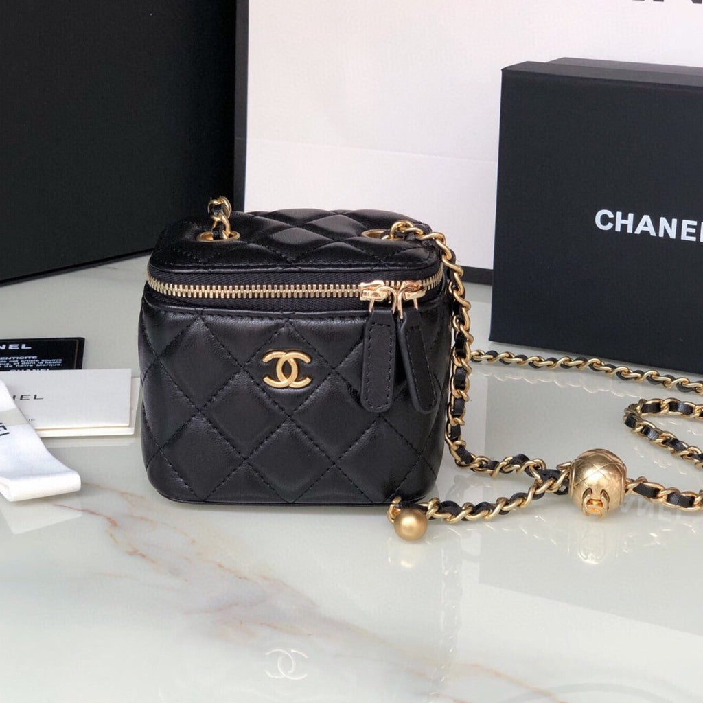 CC MINI 11 バニティチェーン（ブラックカーフスキン、ゴールド金具）