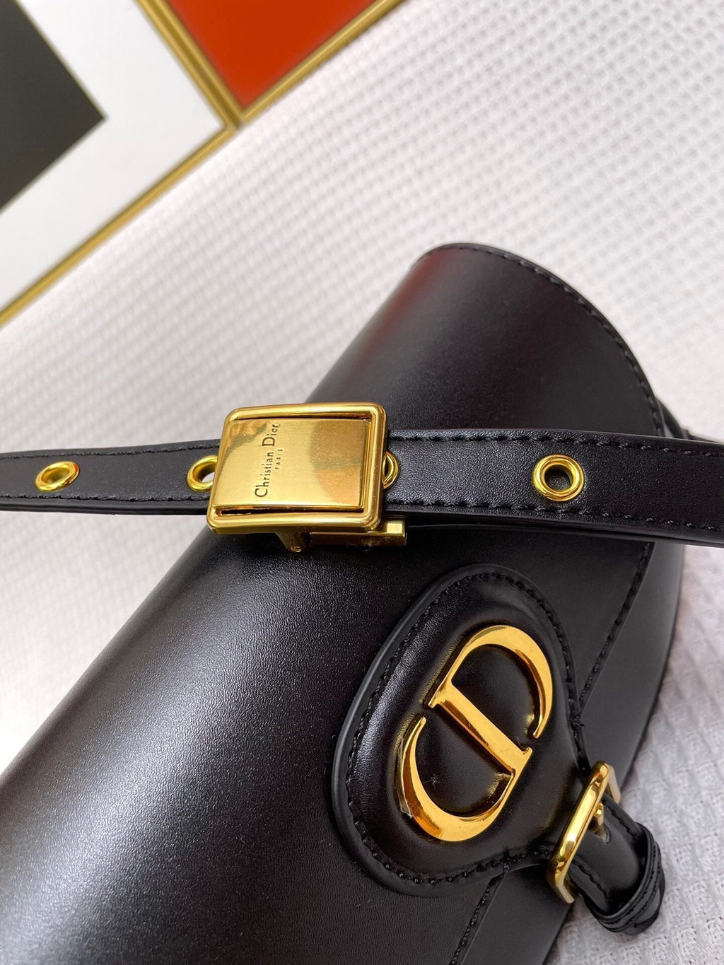 ミニ ボビー イーストウエスト 20 バッグ（ブラックカーフスキン）