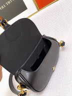 ミニ ボビー イーストウエスト 20 バッグ（ブラックカーフスキン）