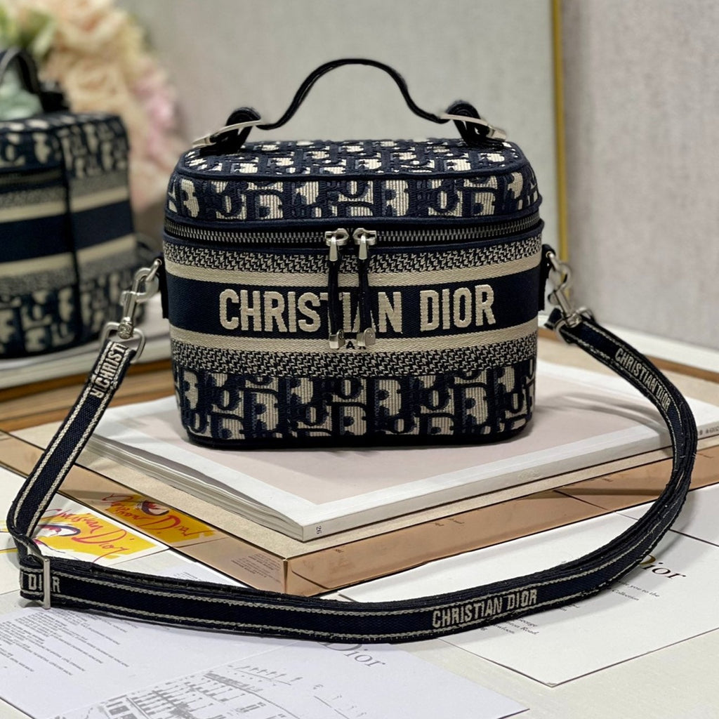 クロスボディ ミニ 18 バニティケース（ブラック モノグラム オブリーク ジャカード）