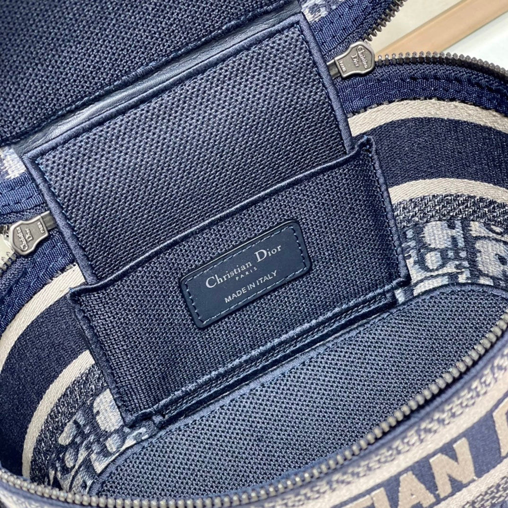 クロスボディ ミニ 18 バニティケース（ブラック モノグラム オブリーク ジャカード）