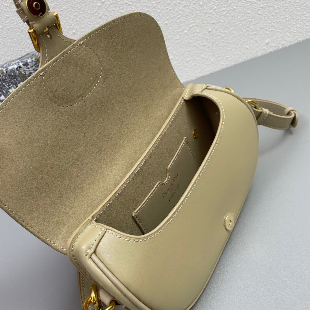 ミニ ボビー イーストウエスト 20 バッグ（ベージュクリームカーフスキン）