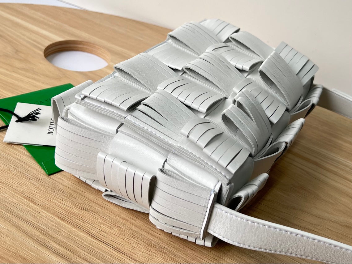 スモールカセット23 ホワイトフリンジカーフスキン