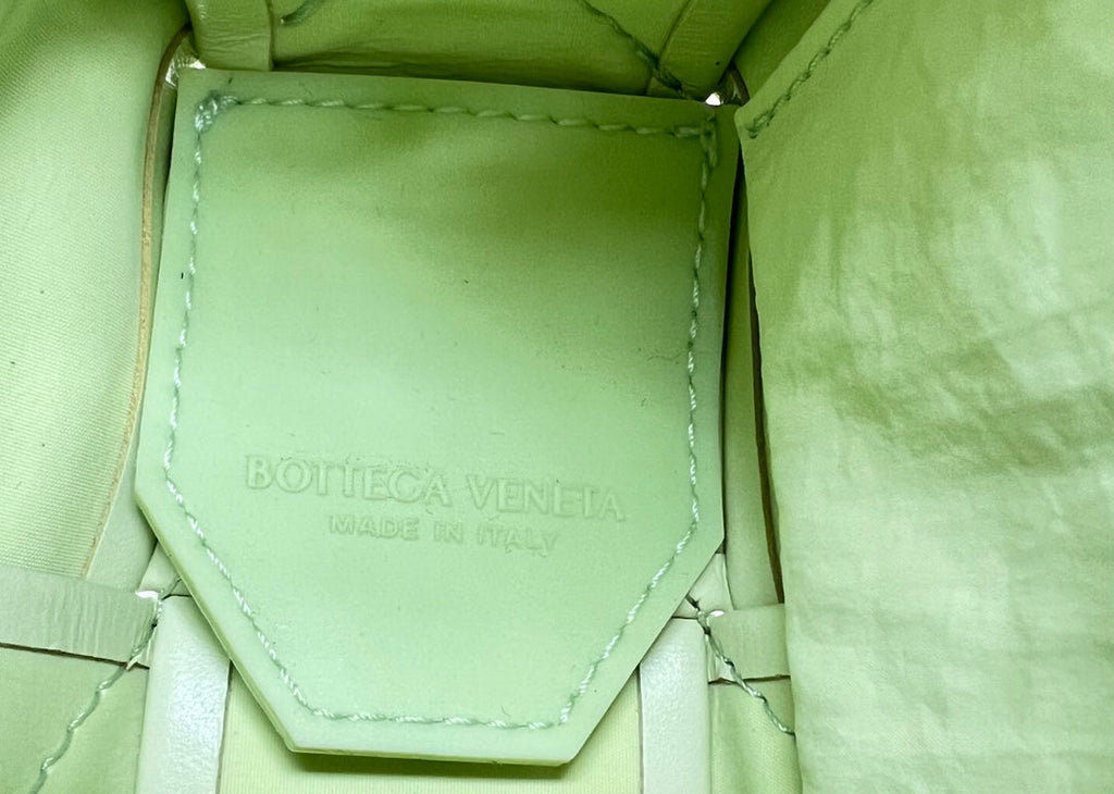 SMALL CASSETTE 23 IN PINE GLADE CALFSKIN