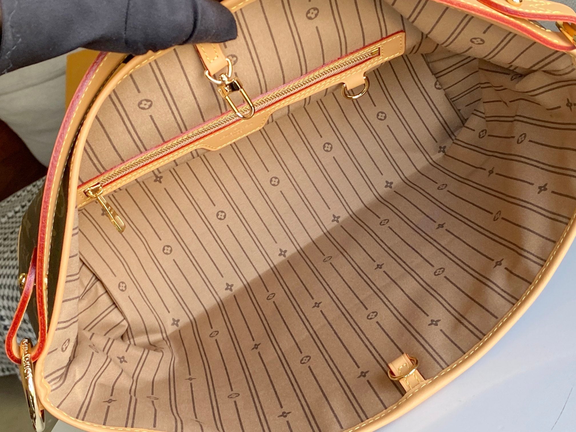 LV 25S GRACEFUL 46 IN BROWN MONOGRAM CANVAS LEATHER TRIM GOLD HARDWARE