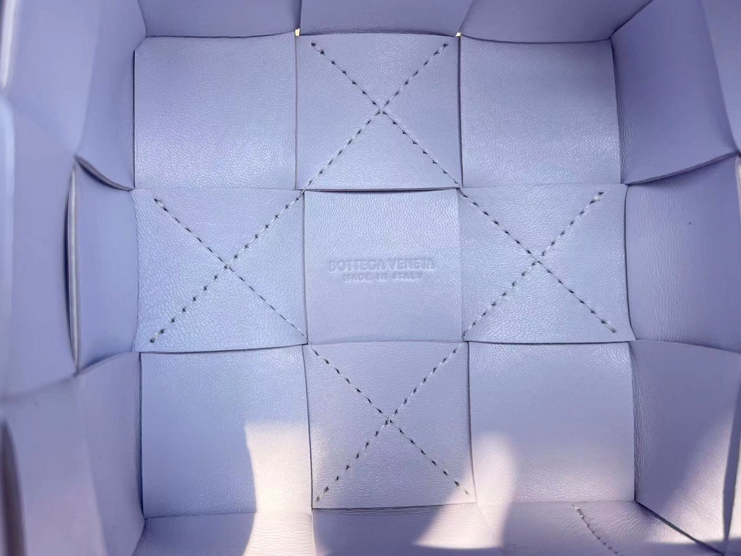 スモールカセットバケット 18インチ ペールパープルカーフスキン