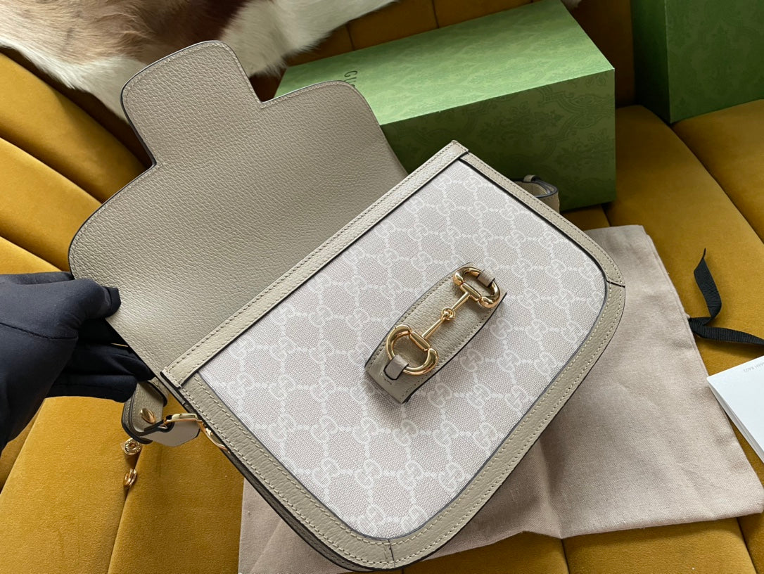 GGホースビット 1955 サドルバッグ 25 ホワイトキャンバス＆ベージュカーフスキン