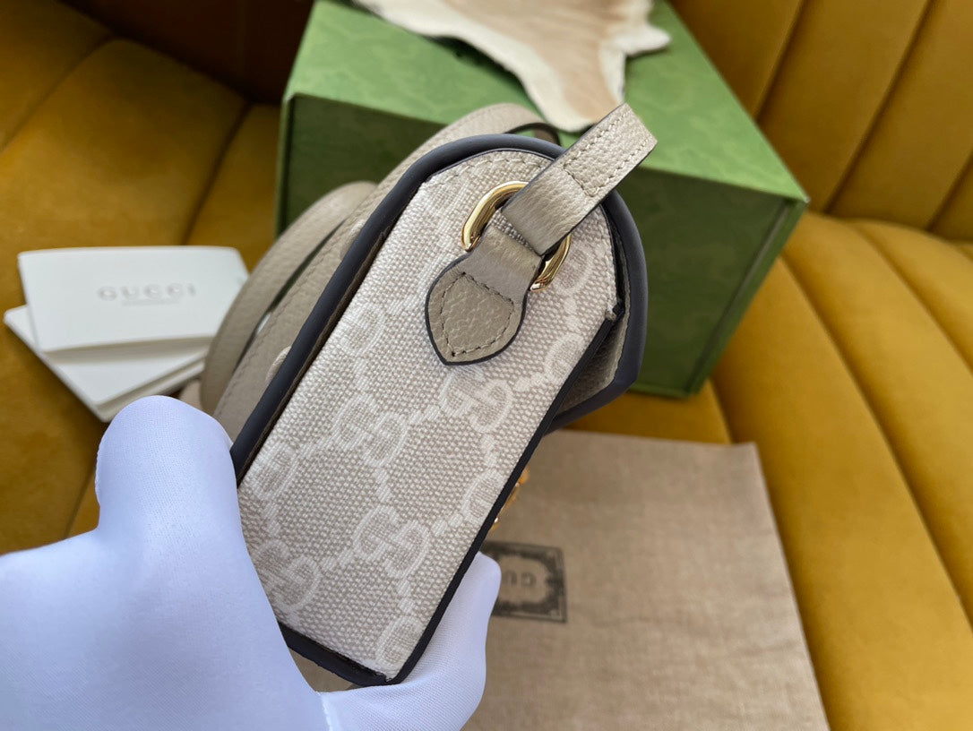 GGホースビット 1955 ミニ 18 バッグ ホワイトキャンバス＆ベージュカーフスキン