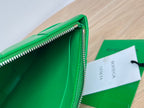 LARGE CASSETTE POUCH 35 IN MALACHITE GREEN CALFSKIN