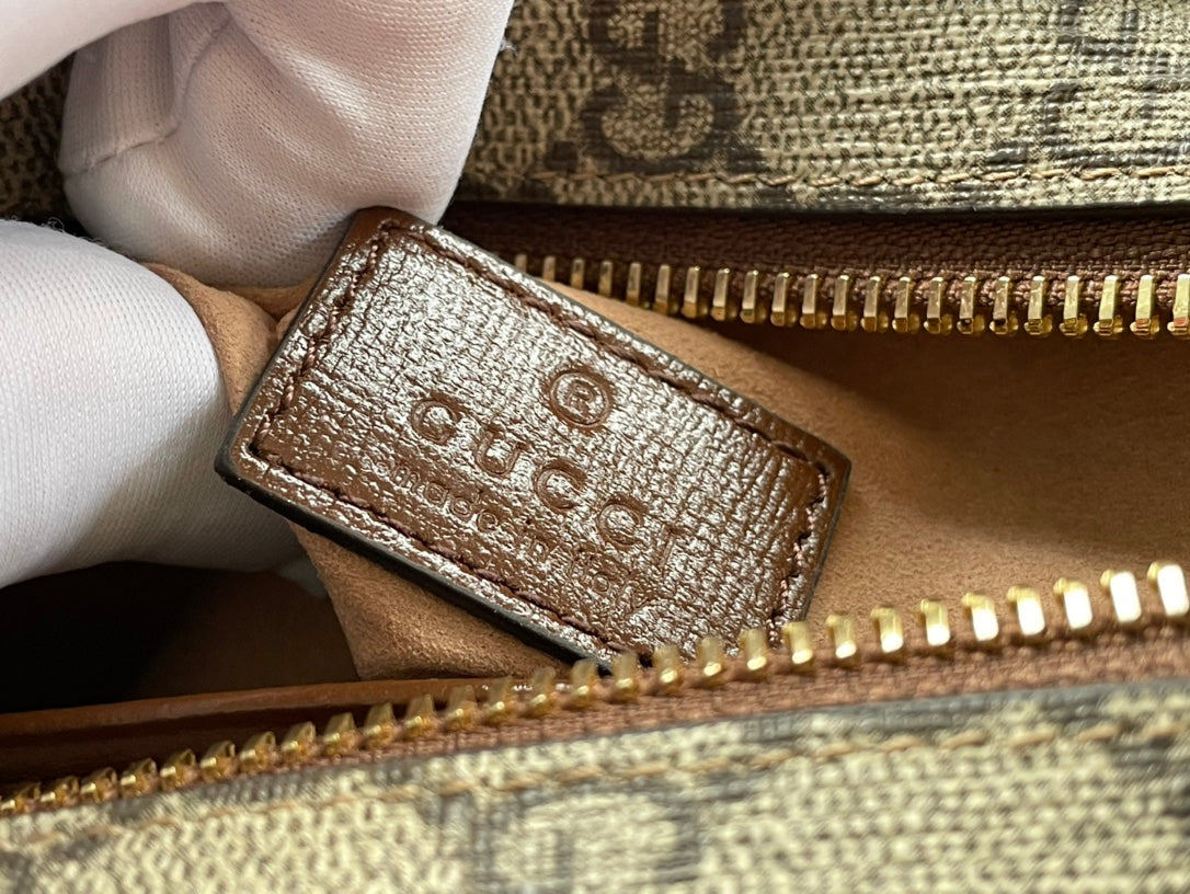 インターロッキングG 22 ベージュエボニーキャンバスとブラウンカーフスキントリムのバッグ