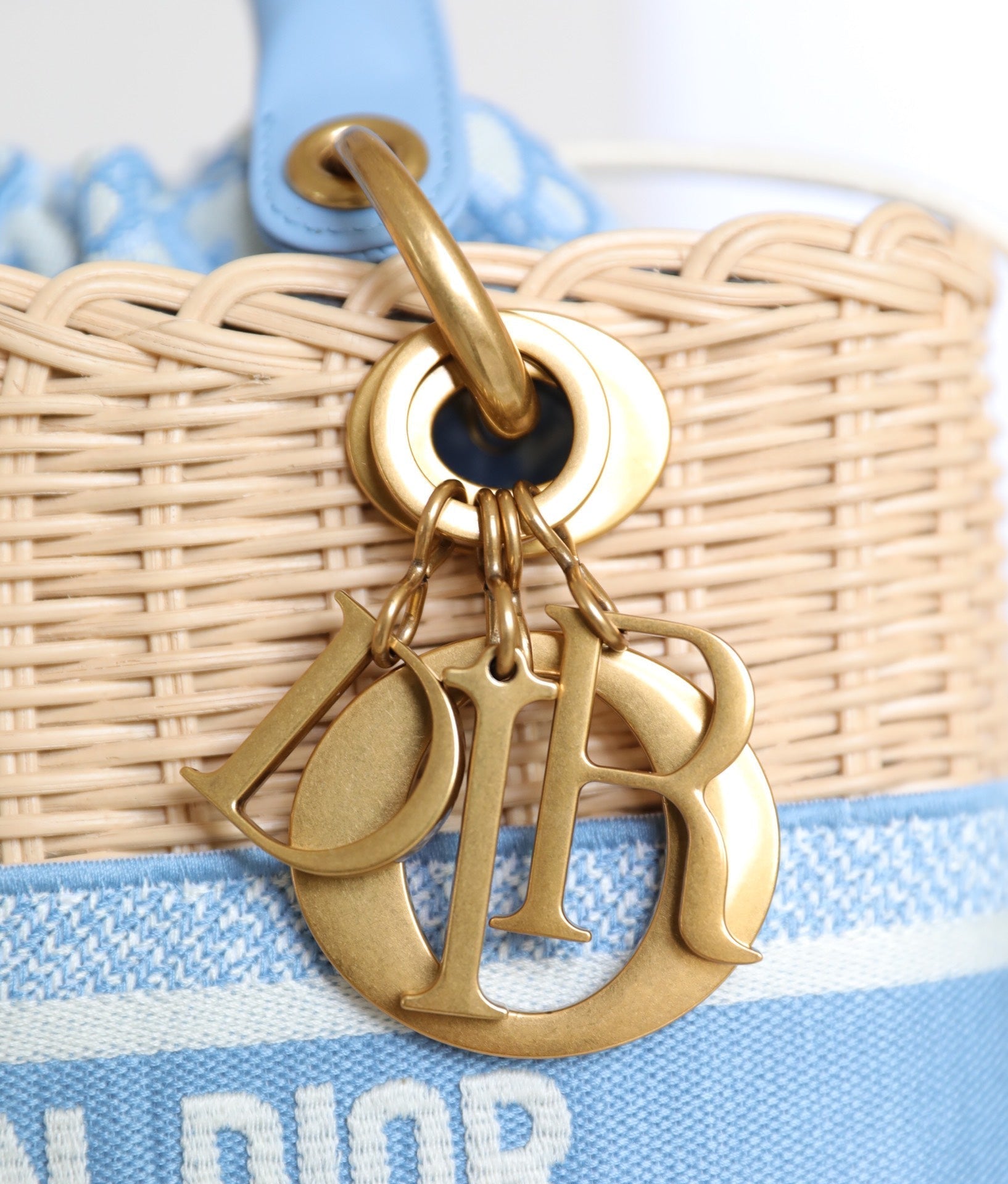 LADY 24 BASKET BAG IN BLUE OBLIQUE JACQUARD MIX BEIGE WICKER