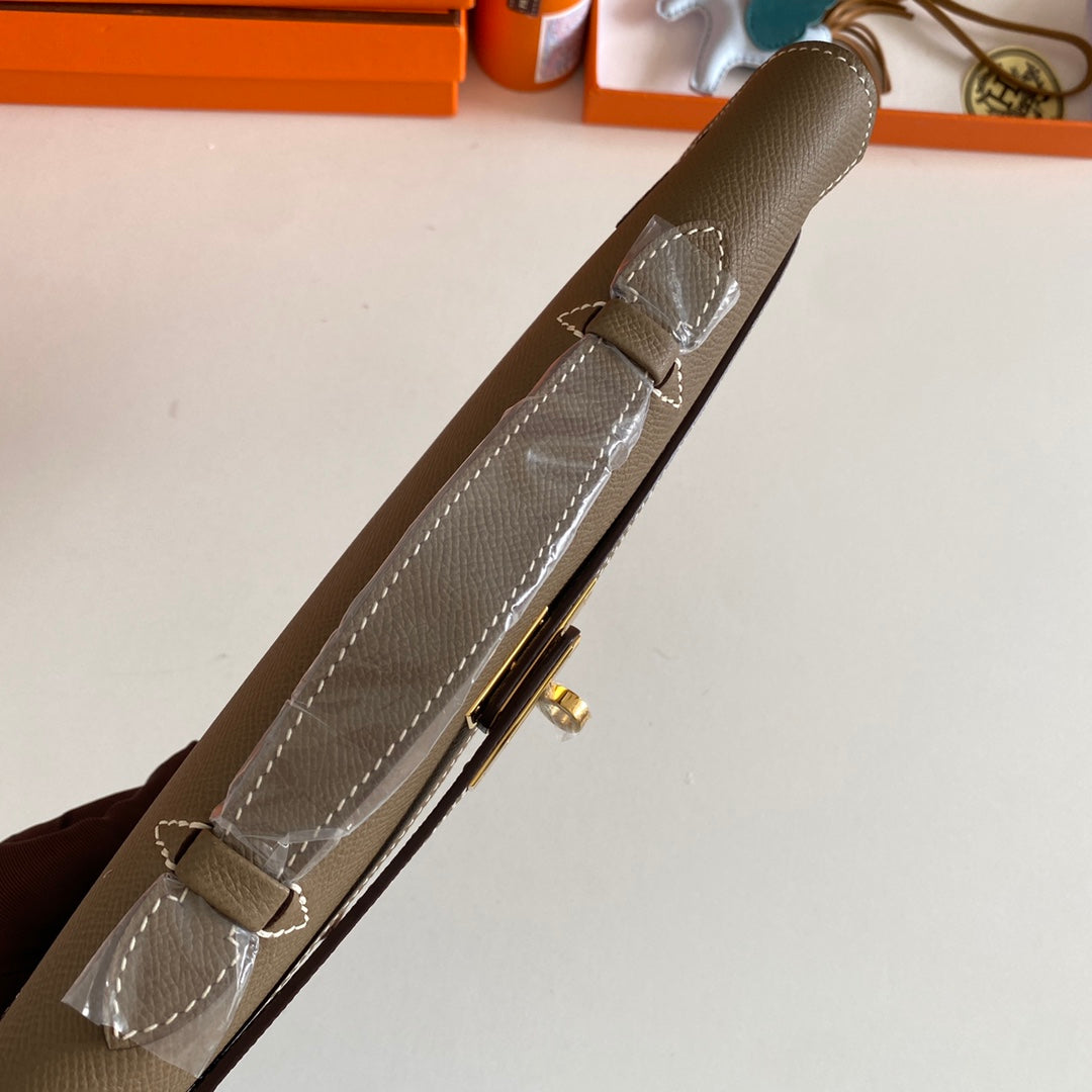 KELLY CUT 31 IN MOCHA BROWN CALFSKIN WITH GOLD HARDWARE