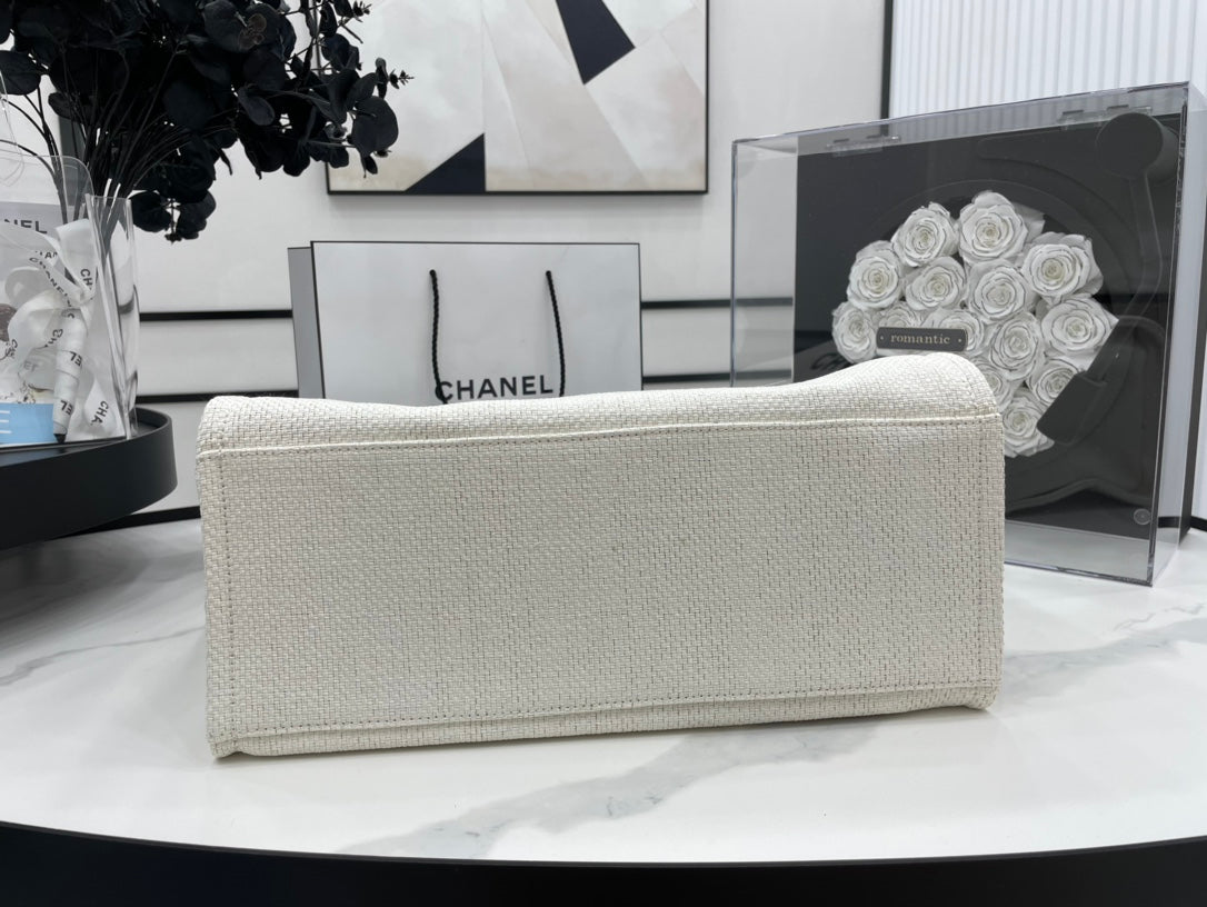 CC DEAUVILLE ラージ 38 トートバッグ（ホワイトキャンバス、ブラックロゴ）