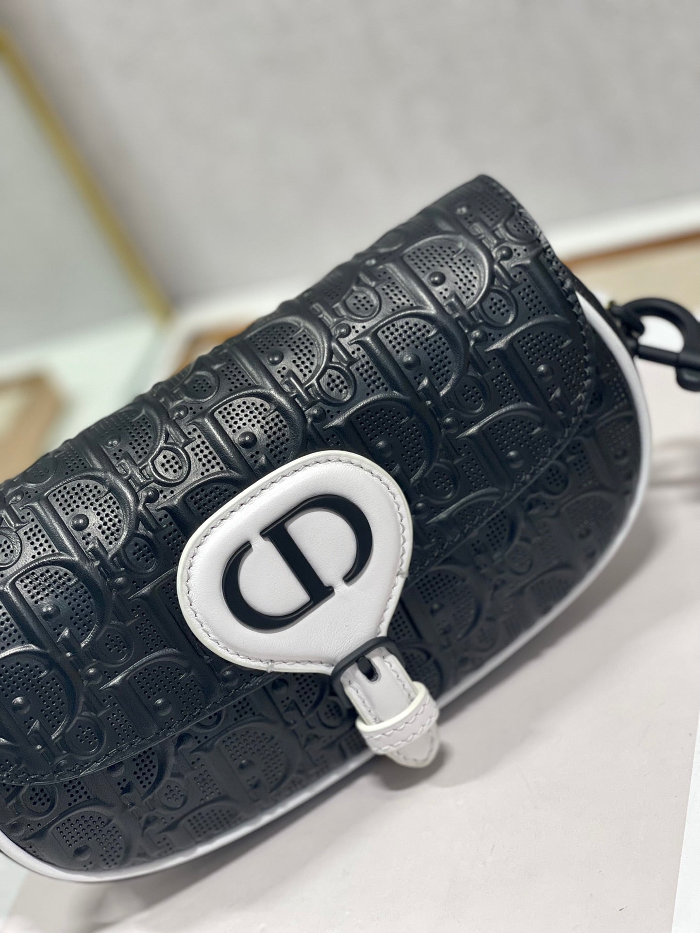 ボビー イーストウエスト 21 バッグ（ブラック ラムスキン）