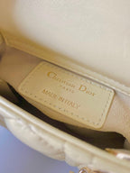 ライトイエローラムスキンのマイクロレディ12バッグ