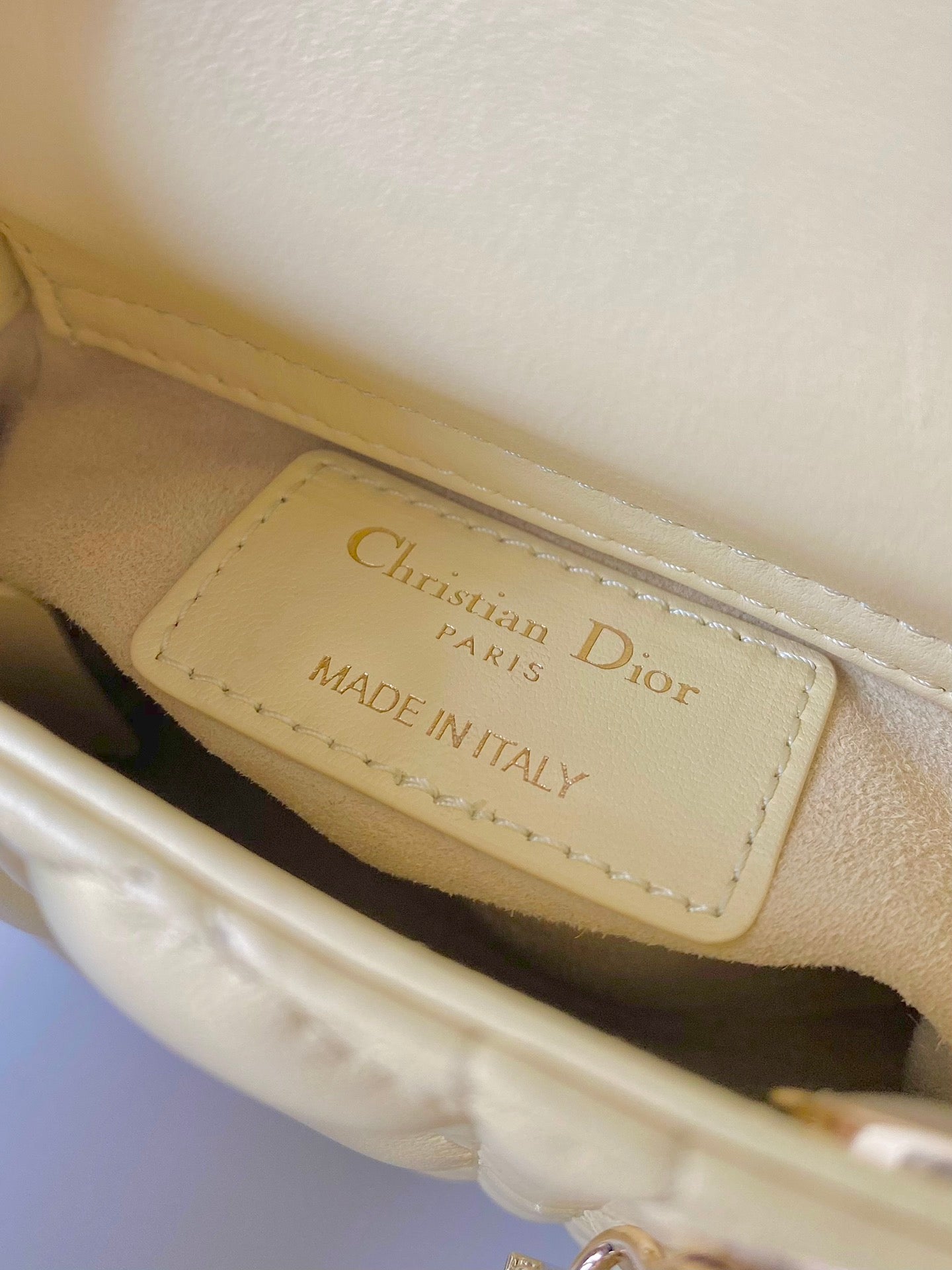 ライトイエローラムスキンのマイクロレディ12バッグ