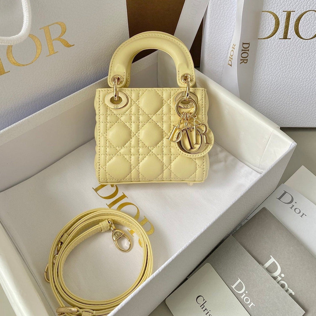 ライトイエローラムスキンのマイクロレディ12バッグ