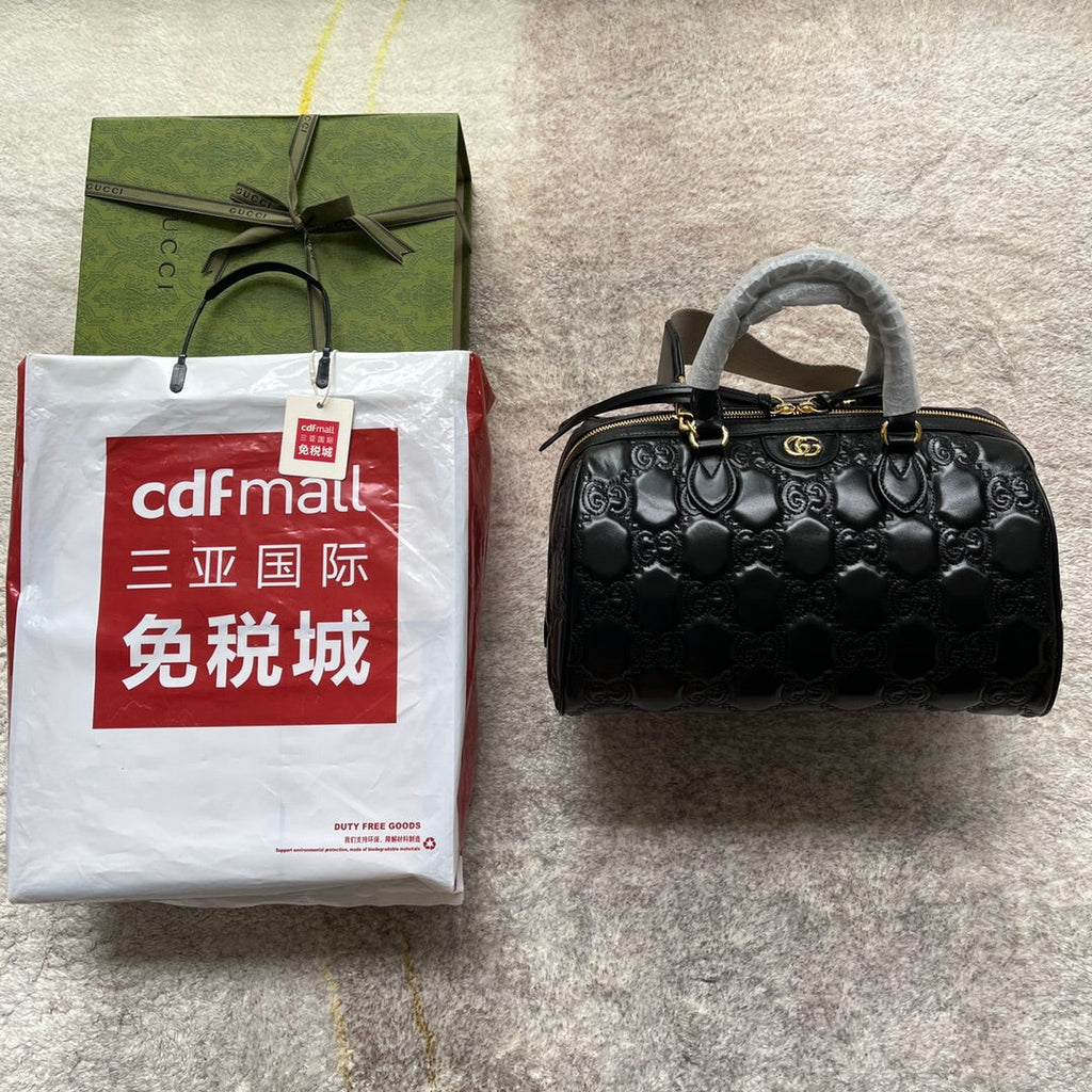 マトラッセ トップハンドルバッグ 31インチ ブラック エンボスカーフスキン ゴールド金具