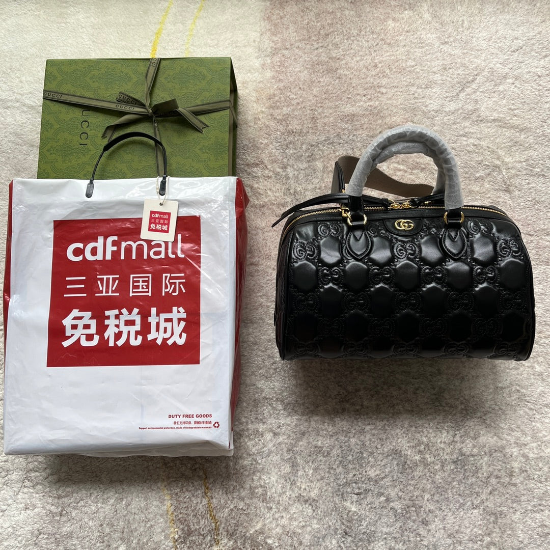 マトラッセ トップハンドルバッグ 31インチ ブラック エンボスカーフスキン ゴールド金具