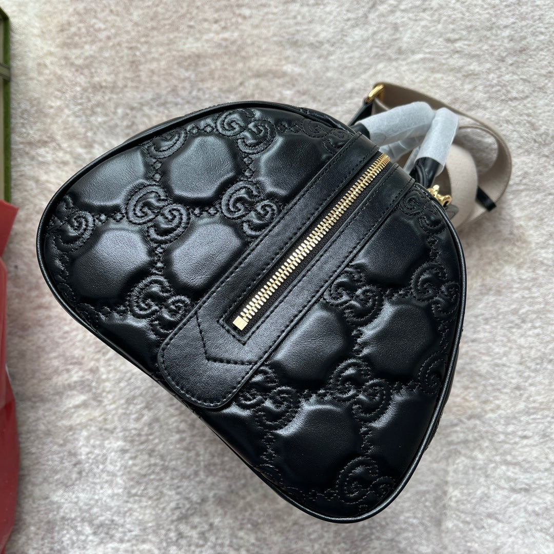 マトラッセ トップハンドルバッグ 31インチ ブラック エンボスカーフスキン ゴールド金具