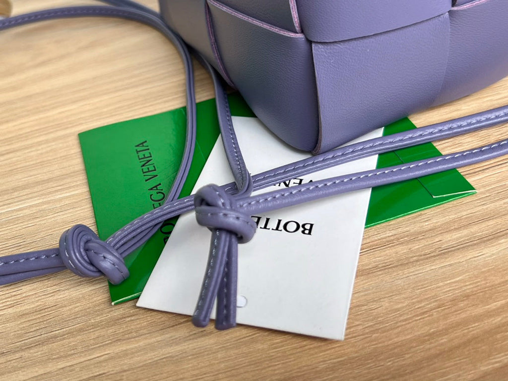 SMALL CASSETTE BUCKET 18 IN ULTRA VIOLET CALFSKIN