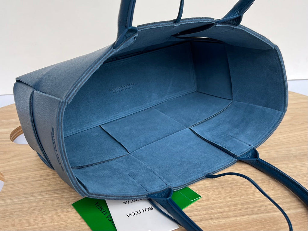 スモール アルコ トート 30 エーゲ海ブルー カーフスキン