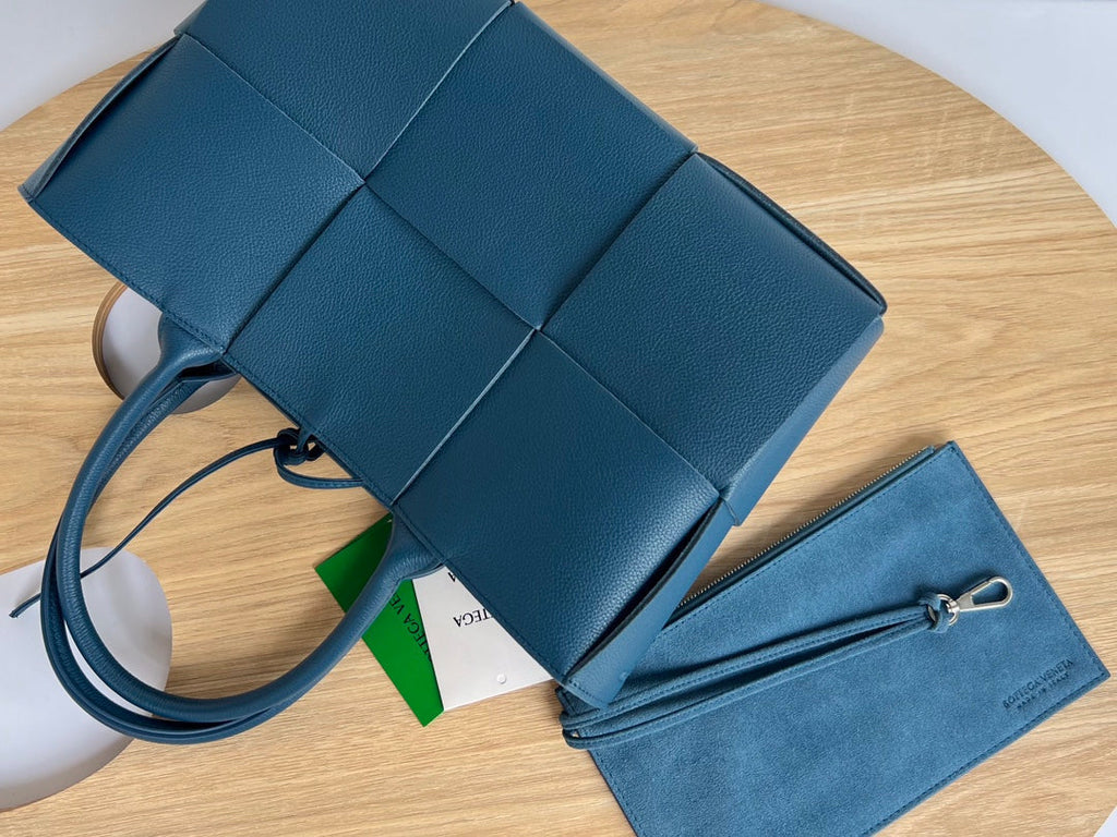 スモール アルコ トート 30 エーゲ海ブルー カーフスキン