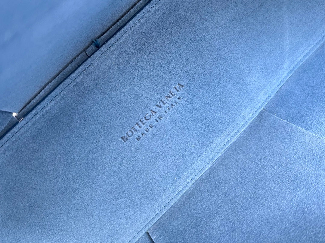 スモール アルコ トート 30 エーゲ海ブルー カーフスキン