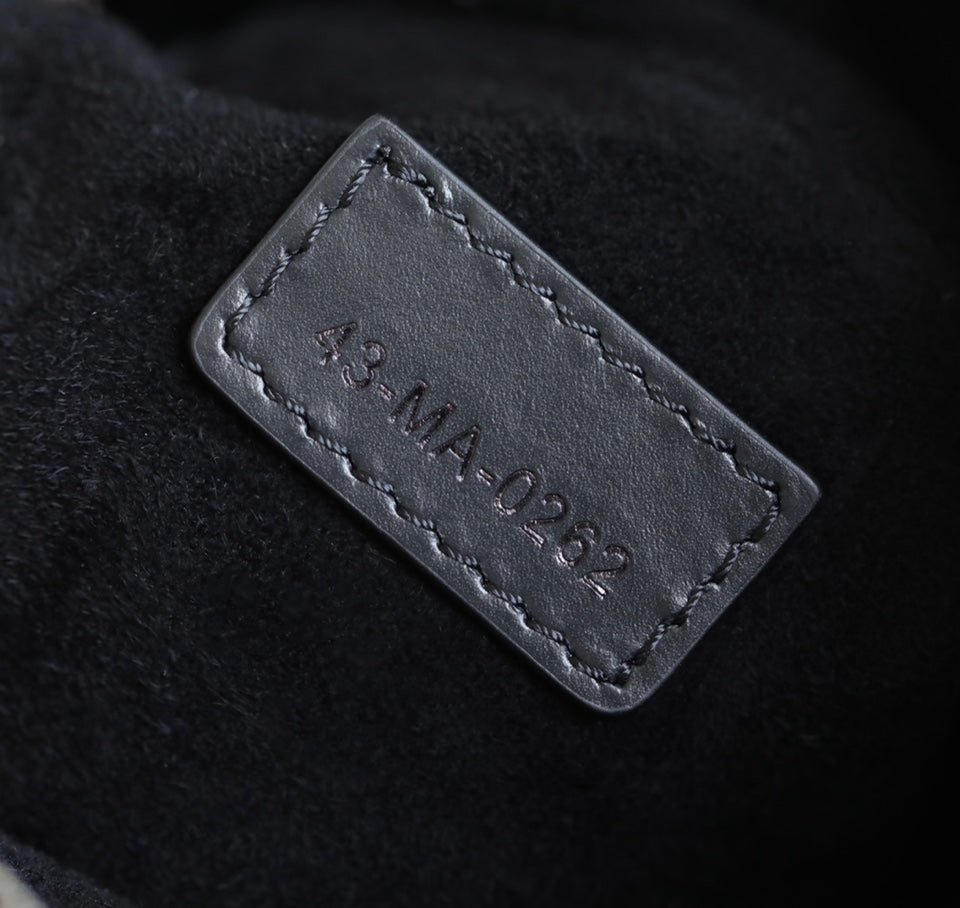 ミニ カロ バッグ 25 ブラック ラムスキン